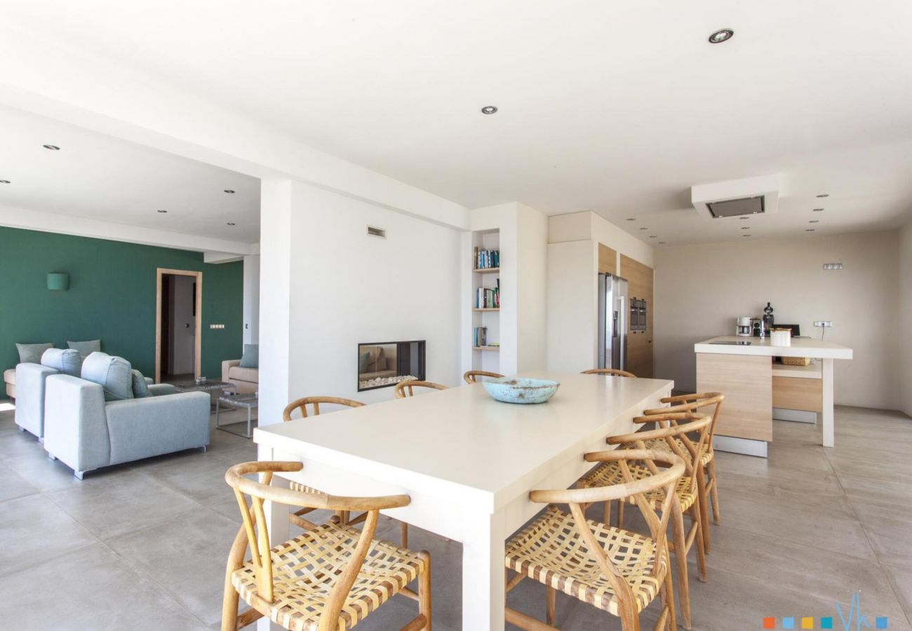 Villa in Moraira - BENIMUSLEM- Villa for rent in Moraira with a spectacular infinity pool with sea views.