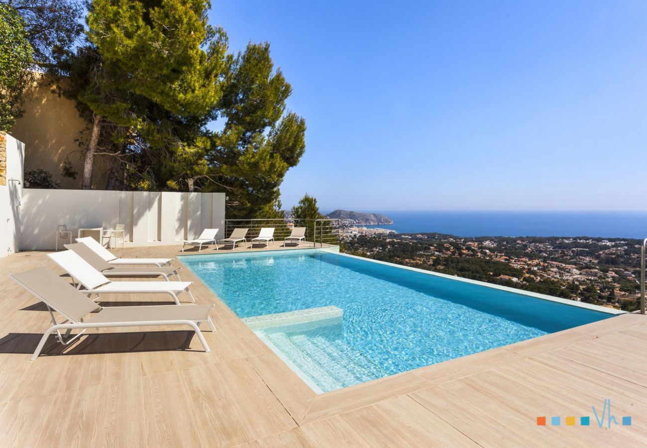 Villa in Moraira - BENIMUSLEM- Villa for rent in Moraira with a spectacular infinity pool with sea views.