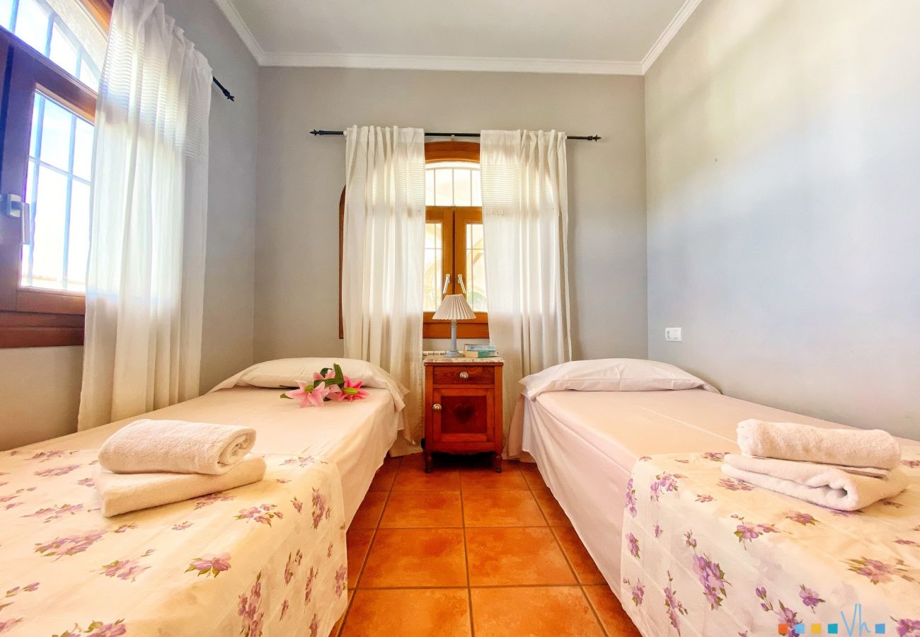 Villa in Moraira - TERRALUZ 8 - Wonderful family villa in Moraira.