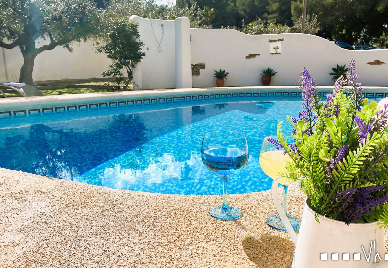 Cosy house with private pool and green garden! ideal for your holidays!