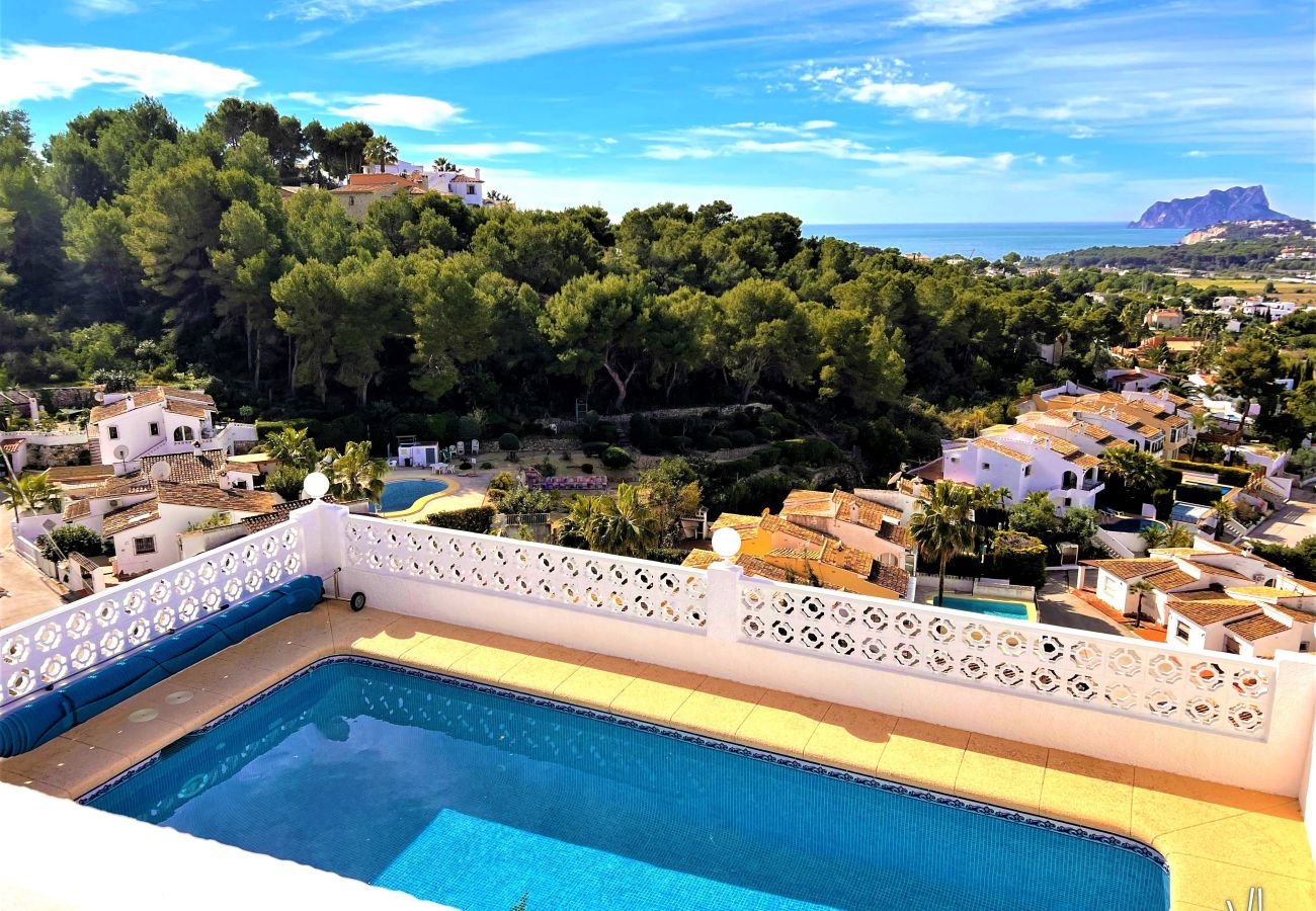 Villa with private pool and sea views, air conditioning. Spectacular views for your holidays!