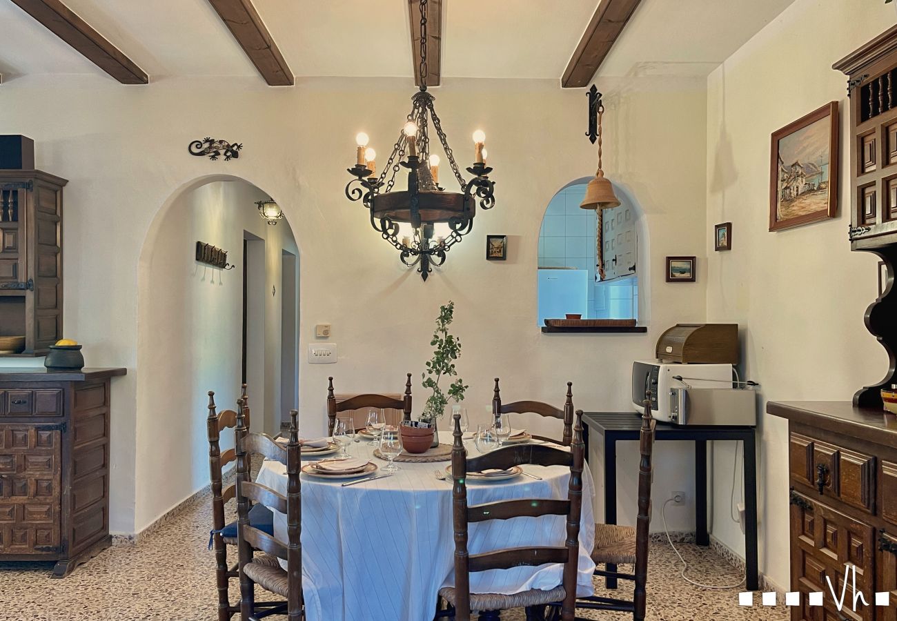 Villa in Moraira - Villa RODRIGANDA in Moraira – 3 bedrooms, private pool, 700 metres from El Portet beach, air conditioning and Wi-Fi