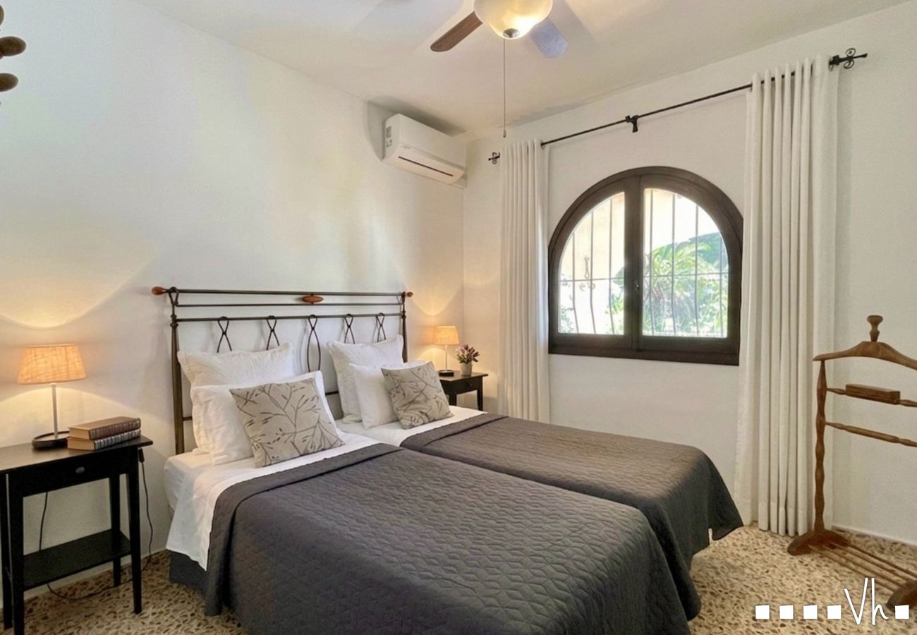 Villa in Moraira - Villa RODRIGANDA in Moraira – 3 bedrooms, private pool, 700 metres from El Portet beach, air conditioning and Wi-Fi