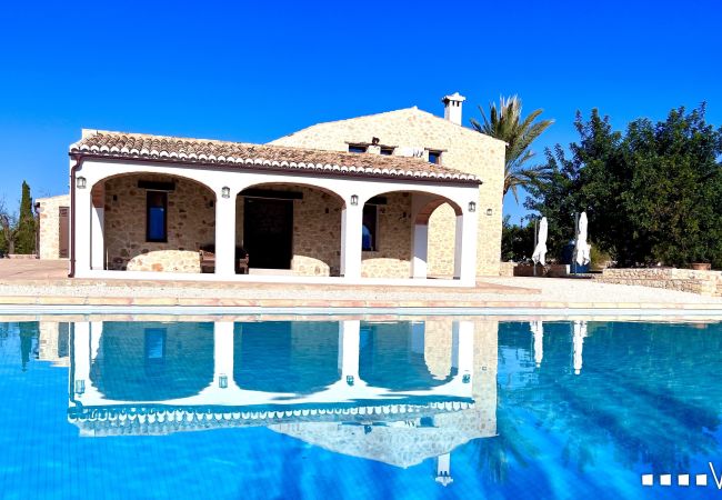 Villa in La Xara - CASA BLANCA - Large rustic finca for 15 guests