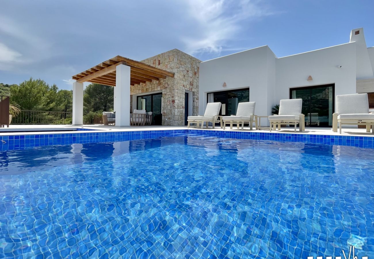 Villa in Pedreguer - Modern villa for 6 with private pool and mountain views  -  LA OKSANA 