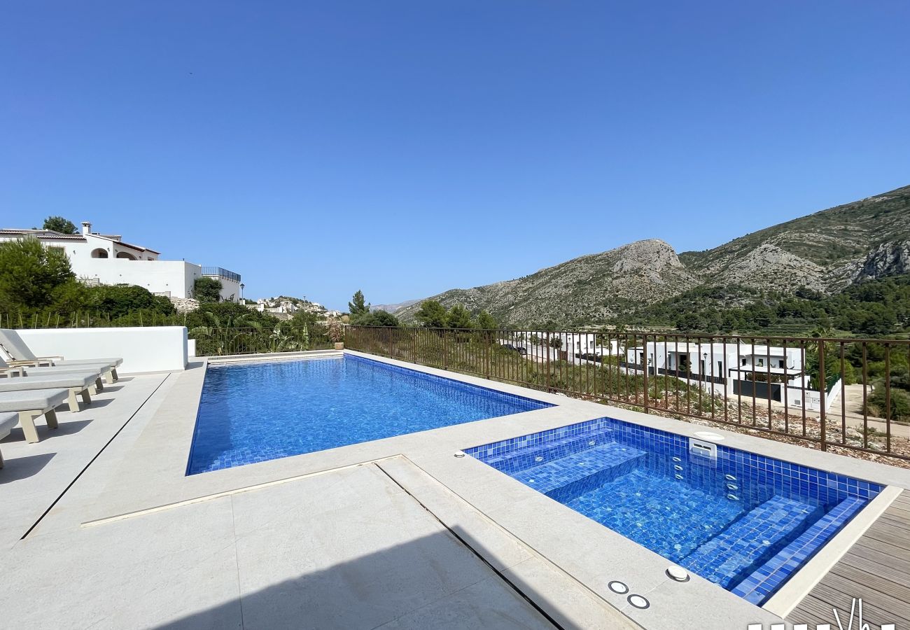Villa in Pedreguer - Modern villa for 6 with private pool and mountain views  -  LA OKSANA 