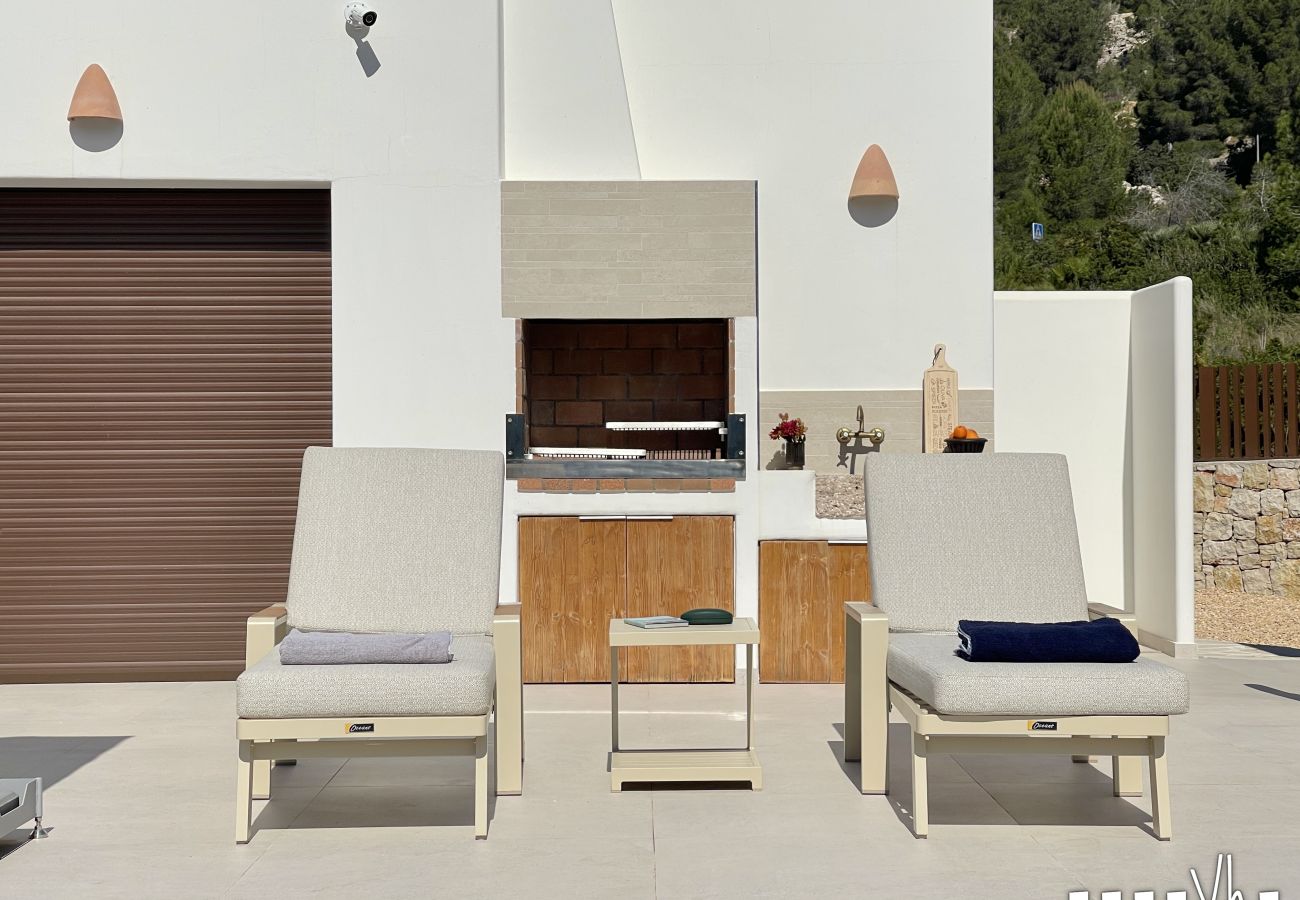 Villa in Pedreguer - Modern villa for 6 with private pool and mountain views  -  LA OKSANA 