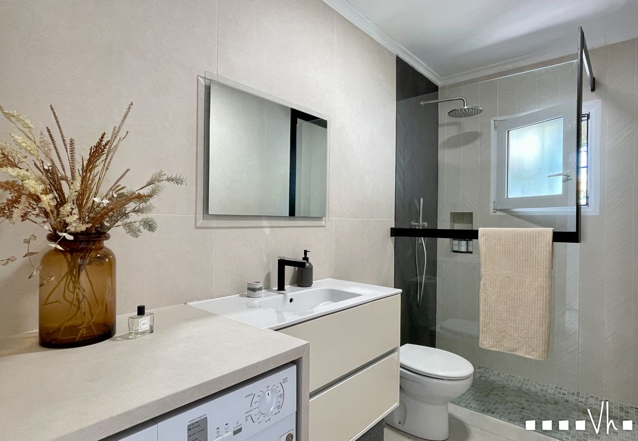 Villa in Teulada - Elegant Villa in Moraira for 6 · Private Pool Close to Town – ALMARE