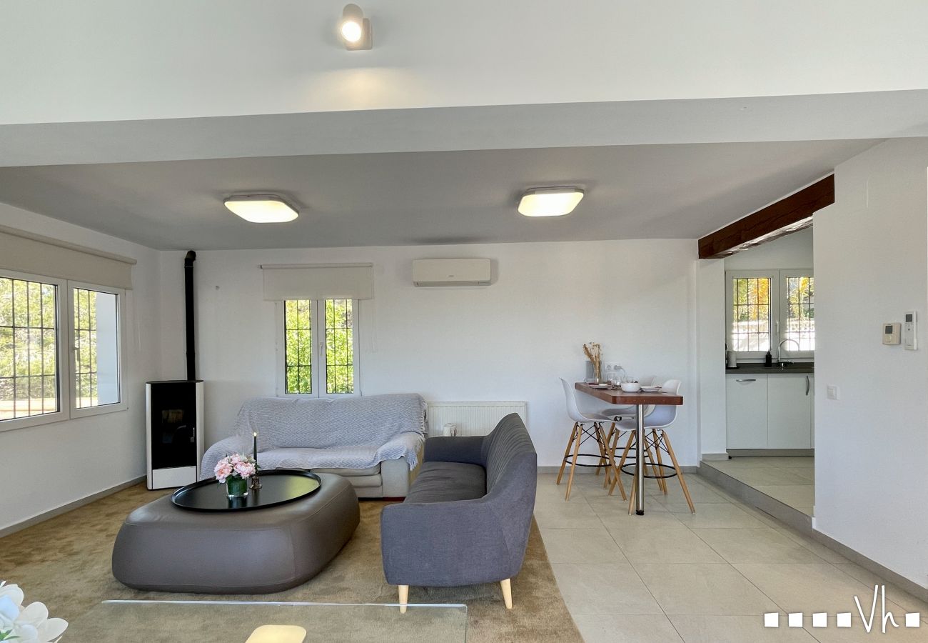 Villa in Teulada - Elegant Villa in Moraira for 6 · Private Pool Close to Town – ALMARE