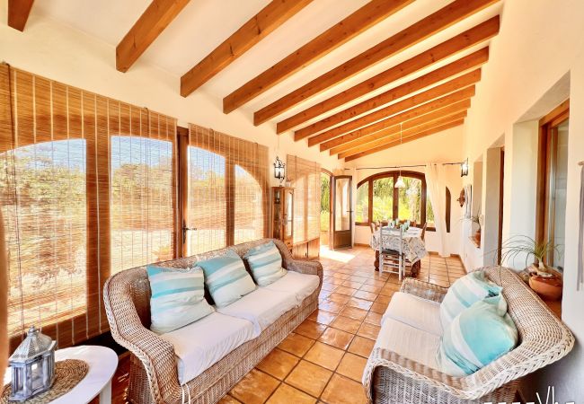 Villa à Benissa - MARIPOSA- Maison de campagne confortable avec piscine et vue sur la montagne