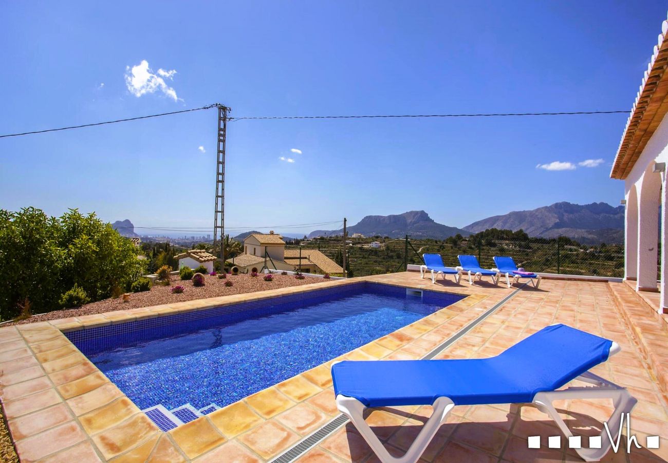 Villa à Benissa - OSALVA - Tranquille villa de vacances avec piscine privée et vues sur la mer et la montagne à Benissa 
