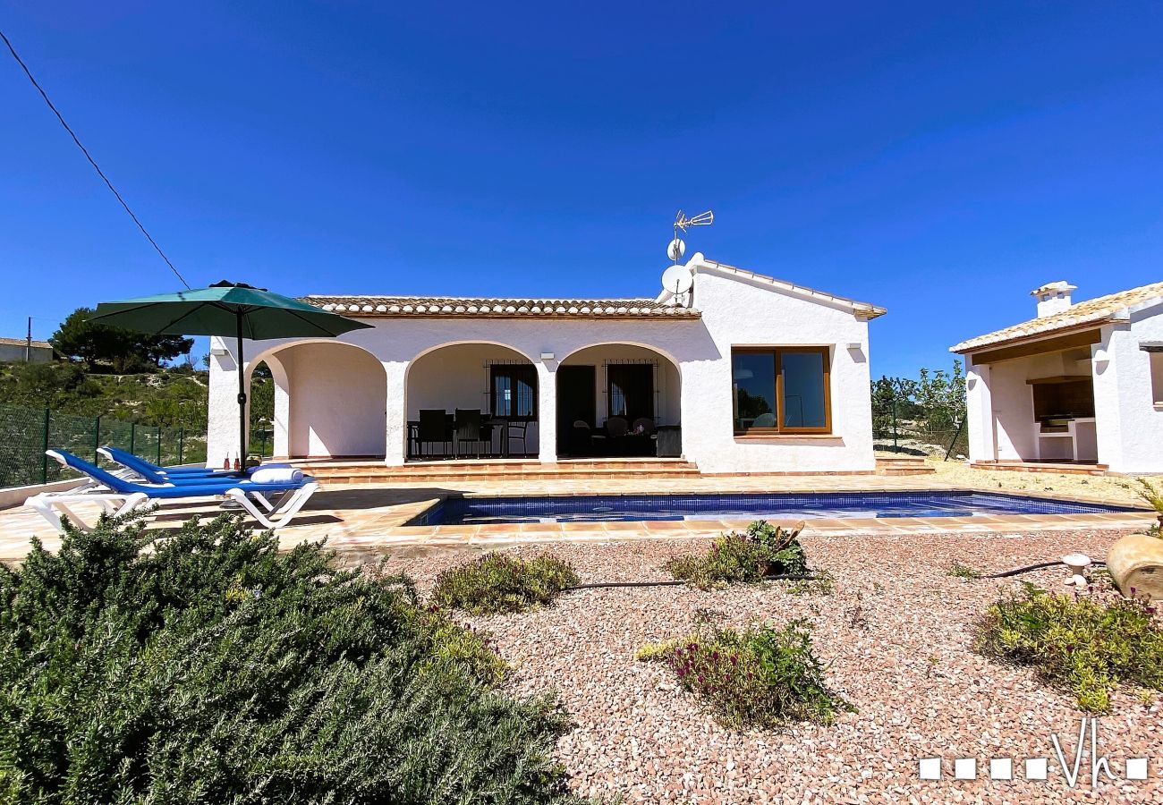 Villa à Benissa - OSALVA - Tranquille villa de vacances avec piscine privée et vues sur la mer et la montagne à Benissa 