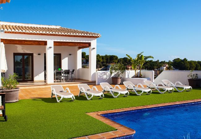 Villa à Benissa - PINETS - Belle villa avec piscine et vue sur la mer à seulement 700 mètres de Cala Pinets à Benissa 