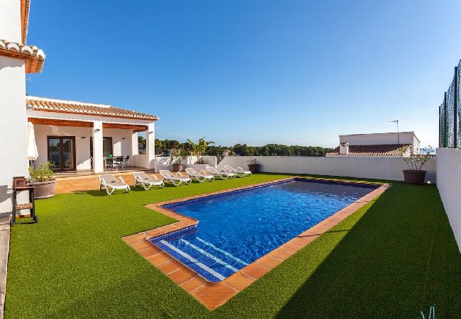 Villa à Benissa - PINETS - Belle villa avec piscine et vue sur la mer à seulement 700 mètres de Cala Pinets à Benissa 