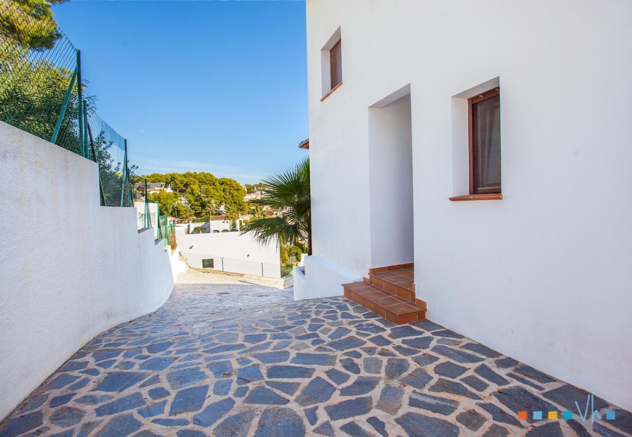 Villa à Benissa - PINETS - Belle villa avec piscine et vue sur la mer à seulement 700 mètres de Cala Pinets à Benissa 