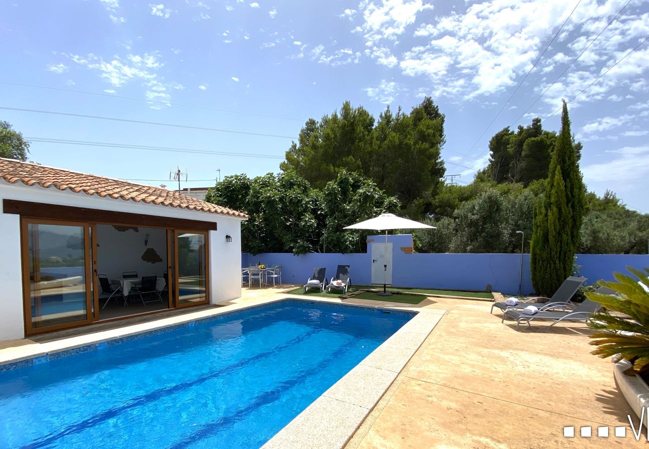 Villa de location de vacances avec terrasse, piscine et barbecue sur la Costa Blanca 