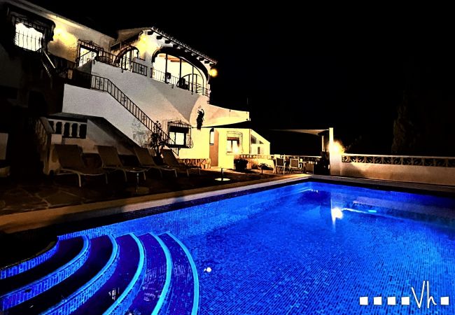 Villa à Moraira - VILLA CHRIS à Moraira – 4 chambres, piscine privée, vue panoramique sur la mer et le port de plaisance, climatisation et Wi-Fi