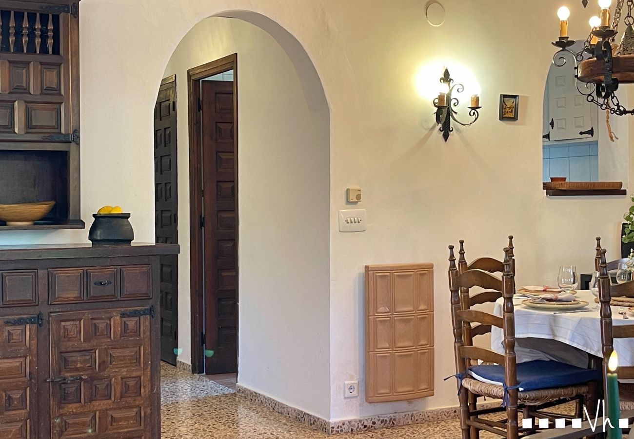 Villa à Moraira - Villa RODRIGANDA à Moraira – 3 chambres, piscine privée, à 700 m de la plage El Portet, climatisation et wifi