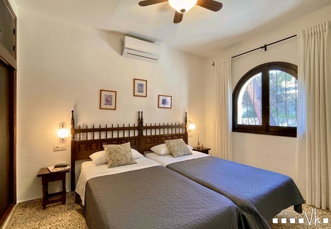 Villa à Moraira - Villa RODRIGANDA à Moraira – 3 chambres, piscine privée, à 700 m de la plage El Portet, climatisation et wifi