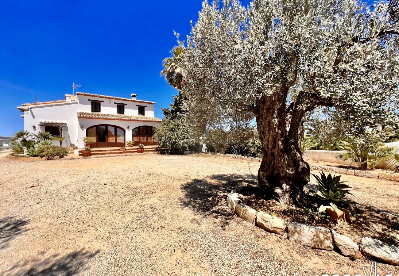 Villa in Benissa - MARIPOSA- Gezellig landhuis met zwembad en uitzicht op de bergen 