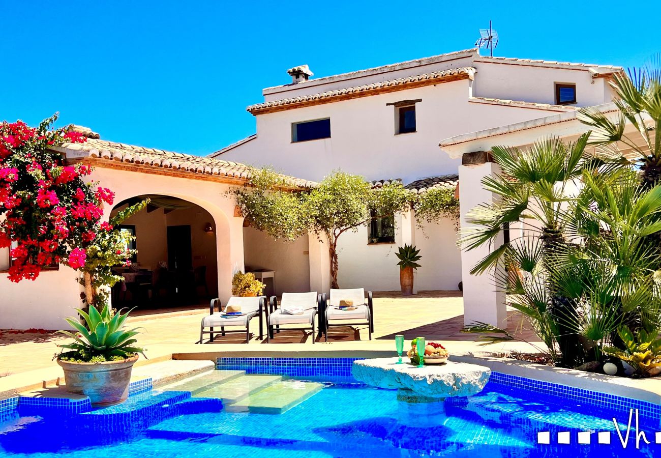 Villa in Benissa - MARIPOSA- Gezellig landhuis met zwembad en uitzicht op de bergen 