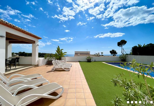 Villa in Benissa - PINETS - Mooie villa met zwembad en uitzicht op zee op slechts 700 meter van Cala Pinets in Benissa. 