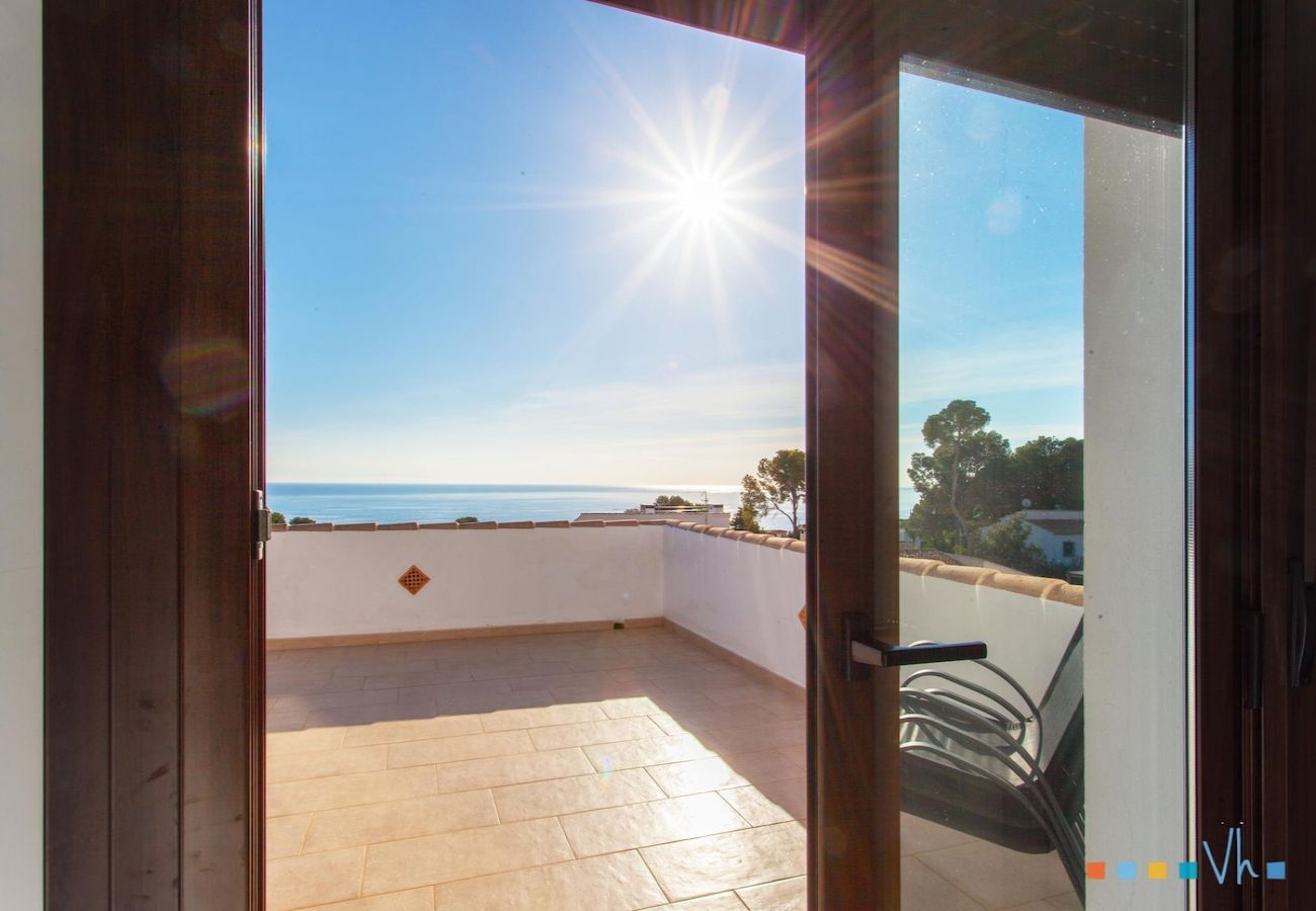 Villa in Benissa - PINETS - Mooie villa met zwembad en uitzicht op zee op slechts 700 meter van Cala Pinets in Benissa. 