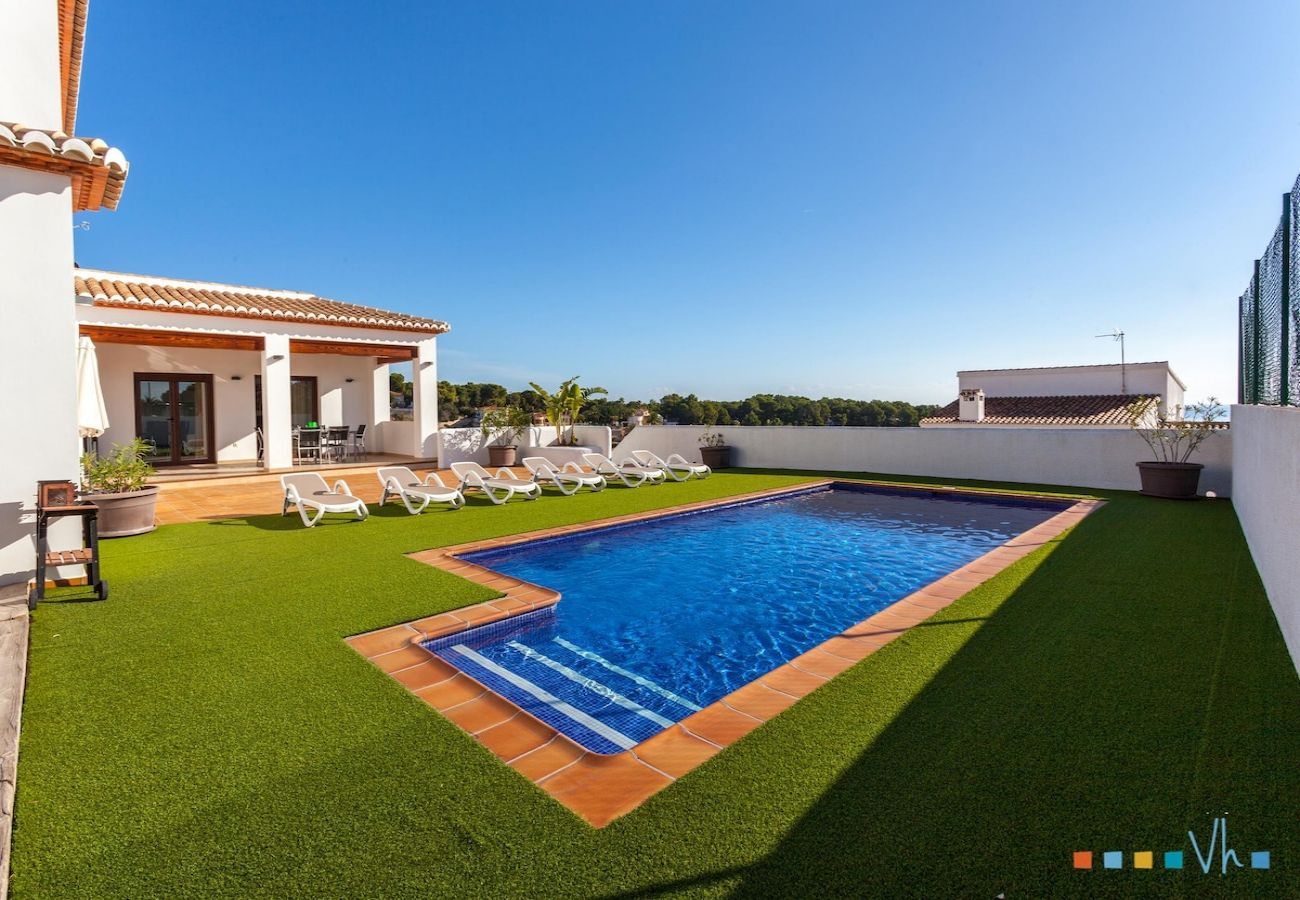 Villa in Benissa - PINETS - Mooie villa met zwembad en uitzicht op zee op slechts 700 meter van Cala Pinets in Benissa. 