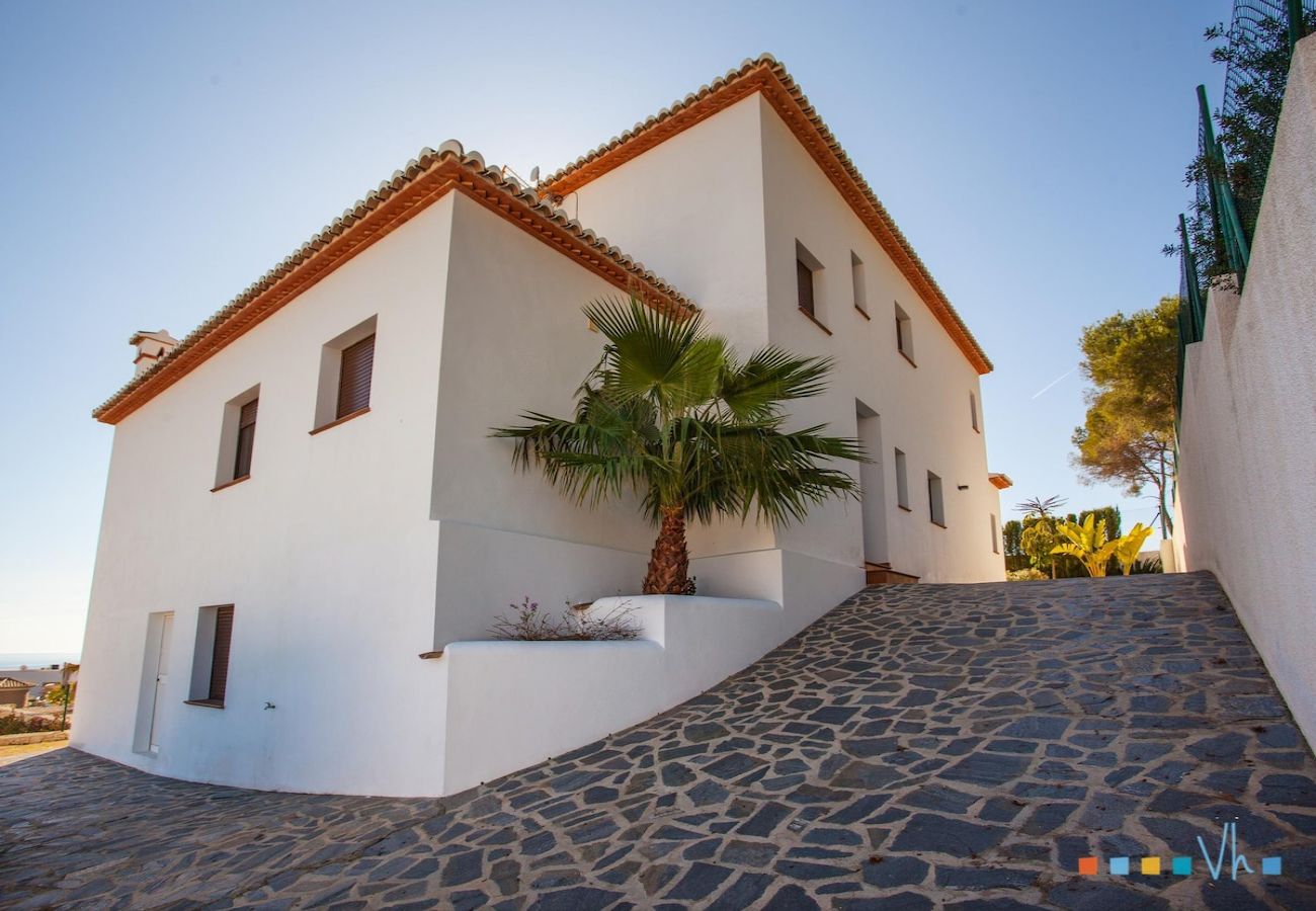 Villa in Benissa - PINETS - Mooie villa met zwembad en uitzicht op zee op slechts 700 meter van Cala Pinets in Benissa. 