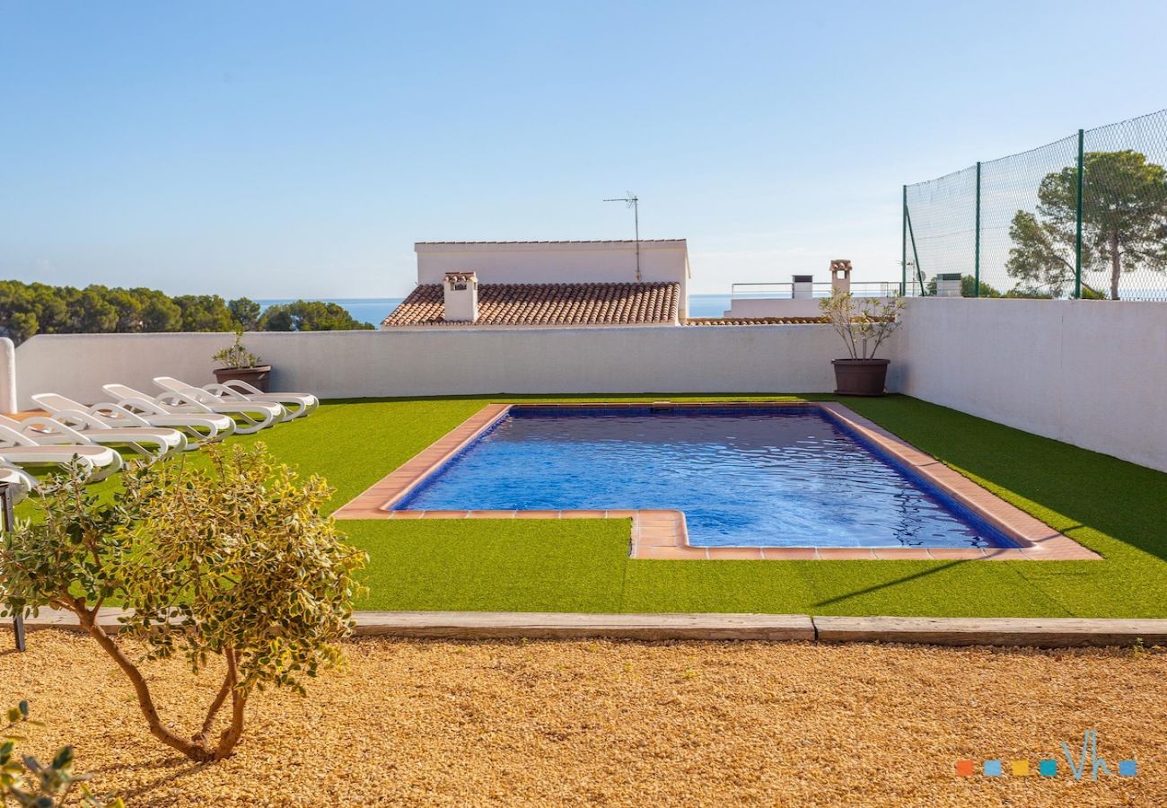 Villa in Benissa - PINETS - Mooie villa met zwembad en uitzicht op zee op slechts 700 meter van Cala Pinets in Benissa. 