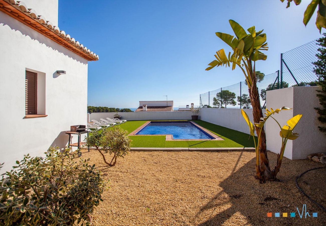 Villa in Benissa - PINETS - Mooie villa met zwembad en uitzicht op zee op slechts 700 meter van Cala Pinets in Benissa. 