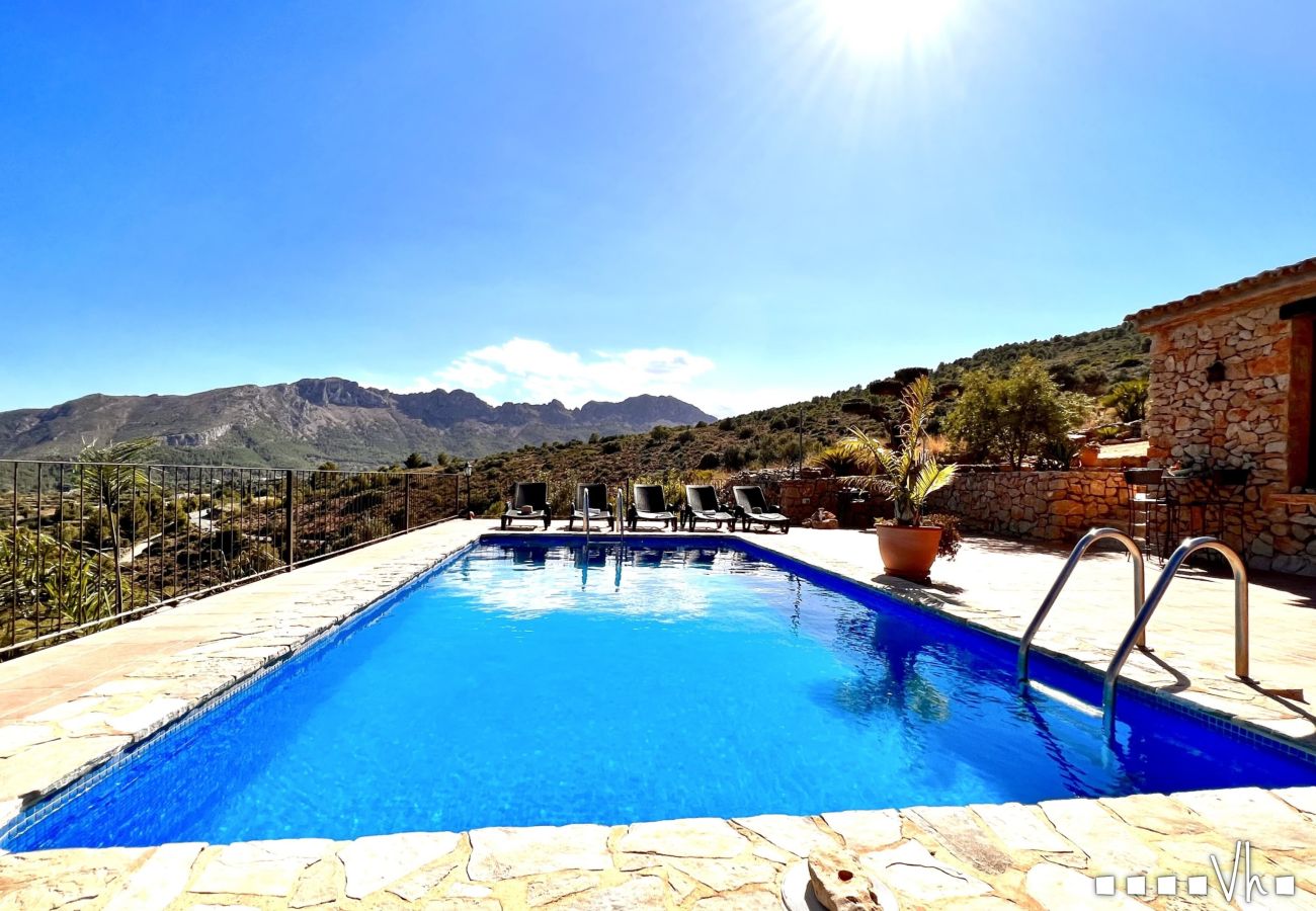 Villa in Benissa - CALIMA- Cozy country house in Benissa (Partida Pinos) with private pool.