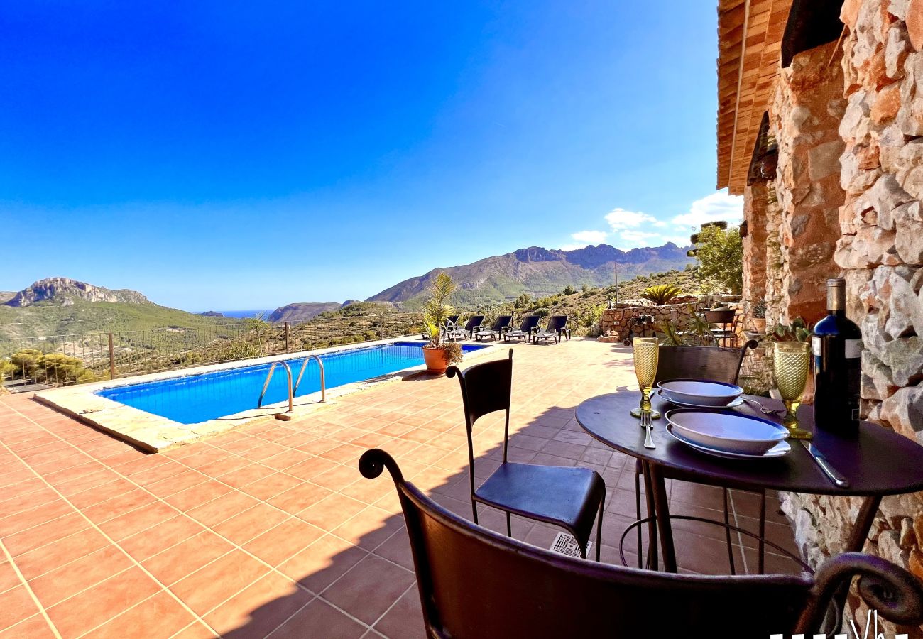 Villa in Benissa - CALIMA- Cozy country house in Benissa (Partida Pinos) with private pool.