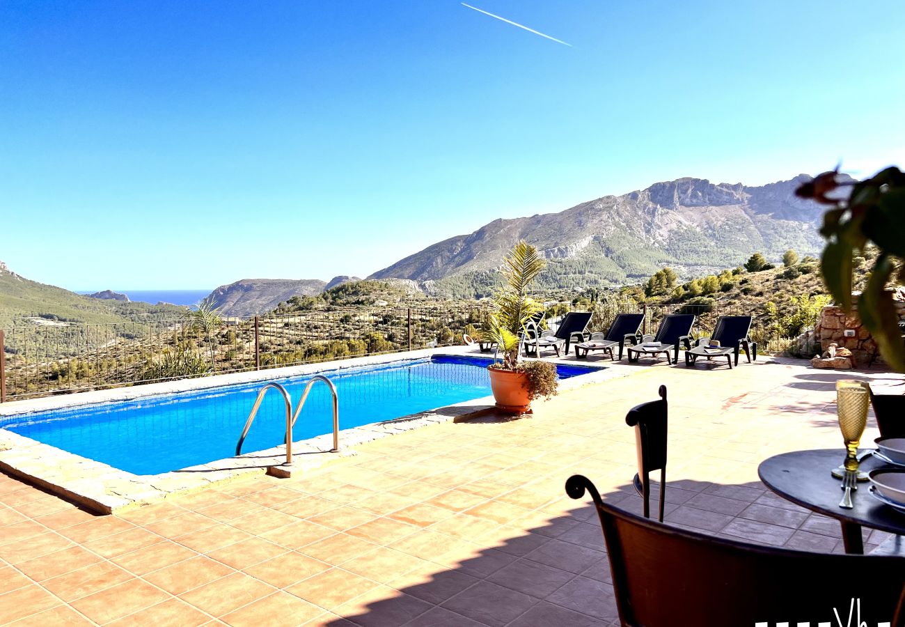 Villa in Benissa - CALIMA- Cozy country house in Benissa (Partida Pinos) with private pool.