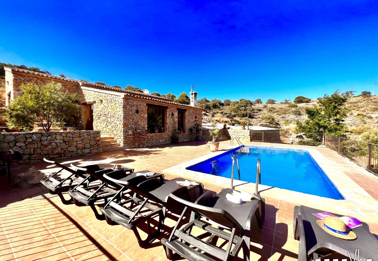 Villa in Benissa - CALIMA- Cozy country house in Benissa (Partida Pinos) with private pool.