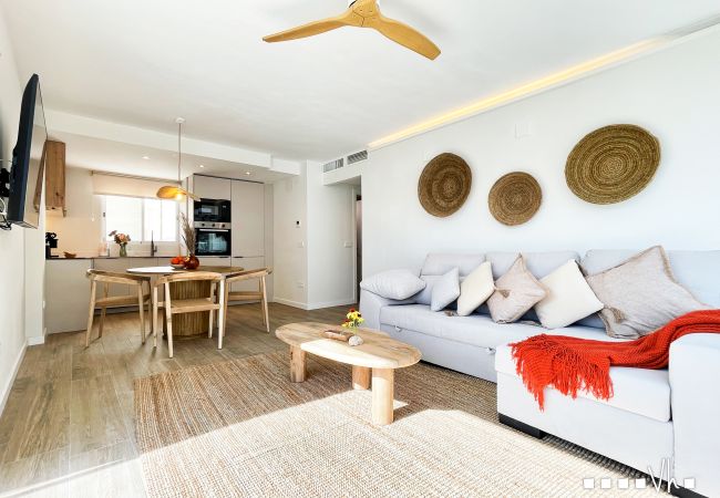 Woonkamer in boho-mediterrane stijl van het luxe appartement The Moraira Collection 2 in Moraira