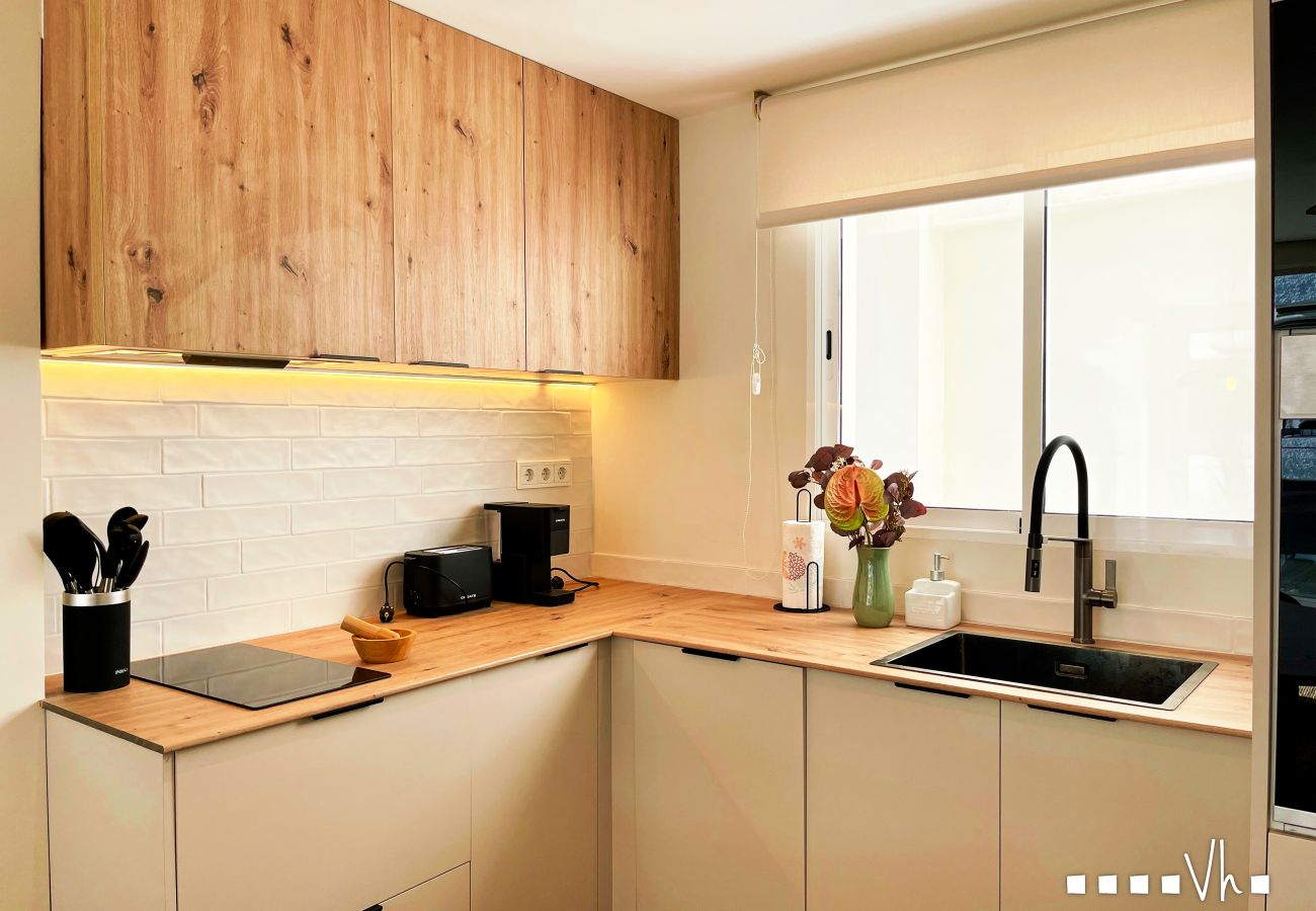  Uitgeruste Amerikaanse keuken met keramische kookplaat en vaatwasser in het appartement Moraira Collection 2