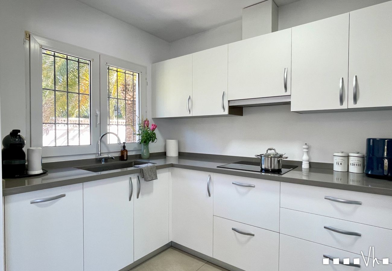 Villa in Teulada - Elegante Villa in Moraira voor 6 · Privézwembad dichtbij het centrum – ALMARE