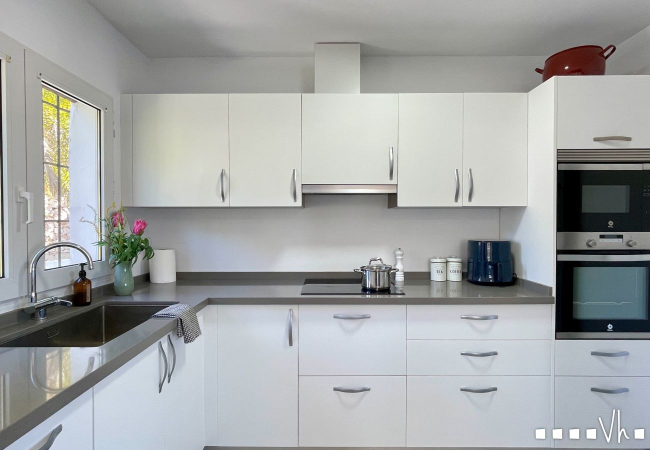 Villa in Teulada - Elegante Villa in Moraira voor 6 · Privézwembad dichtbij het centrum – ALMARE