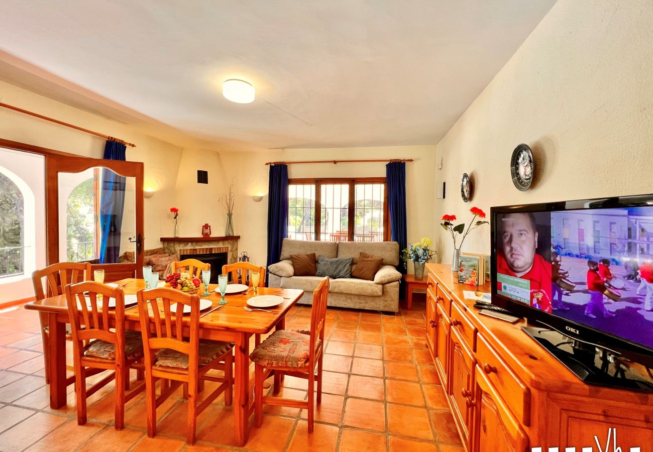 Вилла на Moraira - Кармен – Вилла в рустикальном стиле с частным бассейном, в 800 метрах от пляжа Портет Морайра 